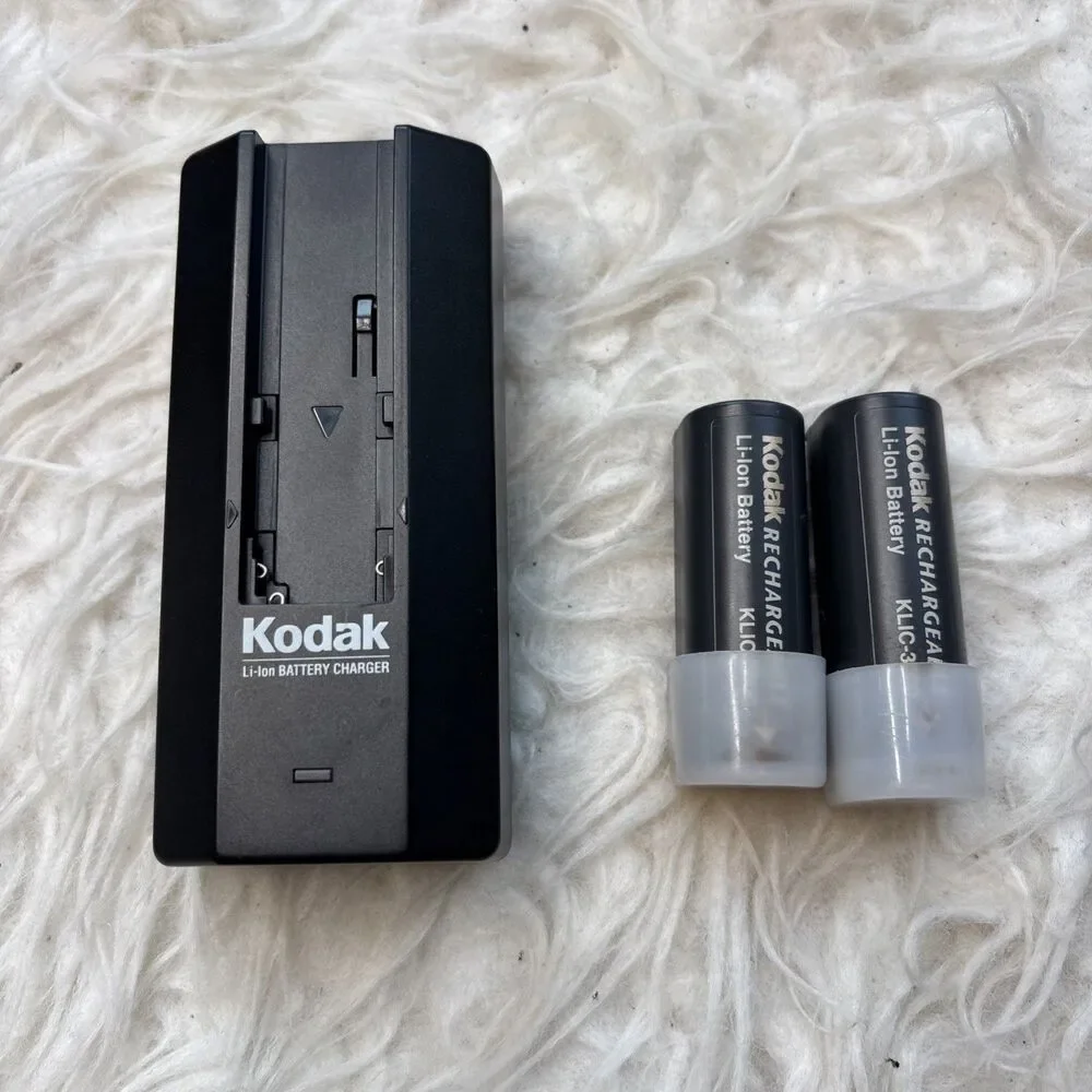 Kodak DC4800 Zoom Digital Camera 3.1MP Complete Kit Charger Batteries Case Works